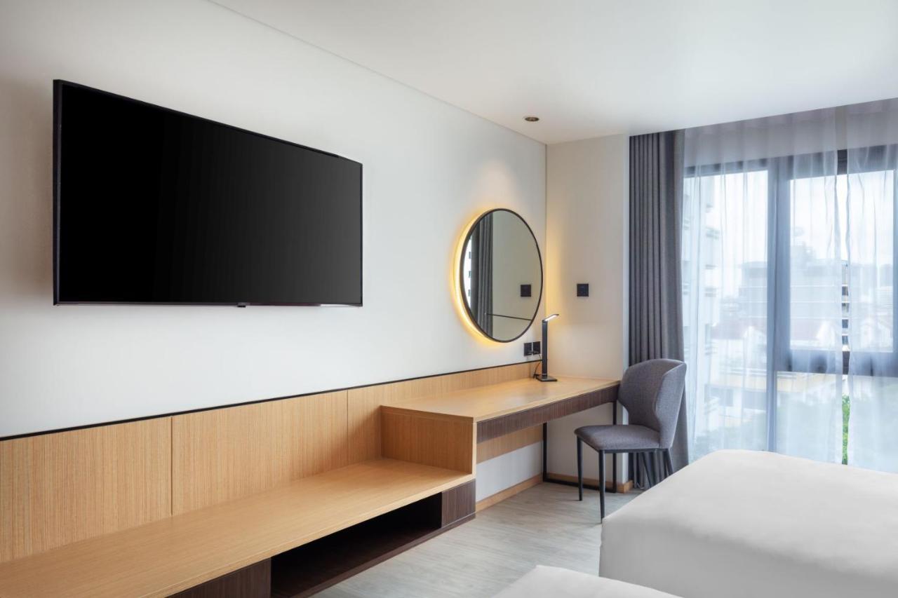 Best Western Click Sathorn 11 Бангкок Экстерьер фото