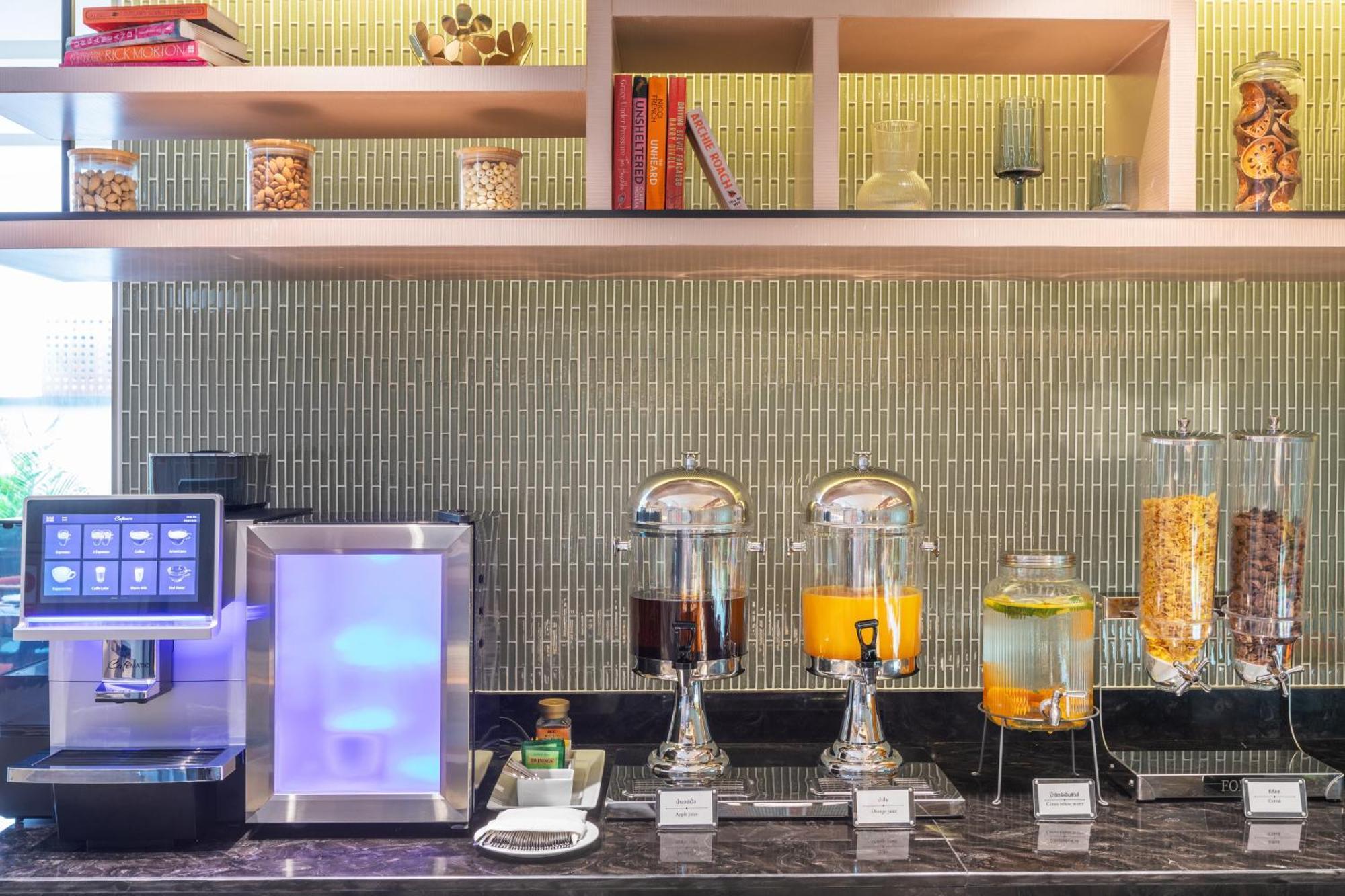 Best Western Click Sathorn 11 Бангкок Экстерьер фото